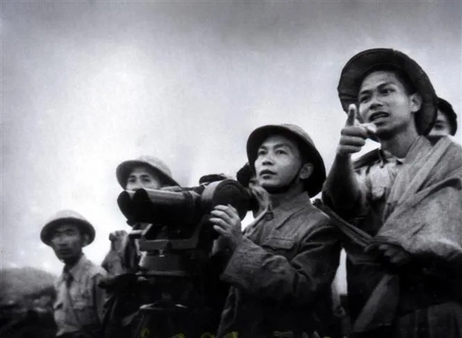 Đại tướng, Tổng Tư lệnh Võ Nguyên Giáp cùng Bộ chỉ huy